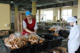 Для детей и активистов ТОС организовали экскурсию на завод по производству печенья (53)